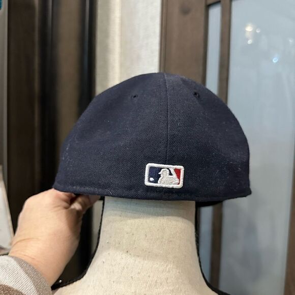 Red socks Hat - Picture 2 of 5